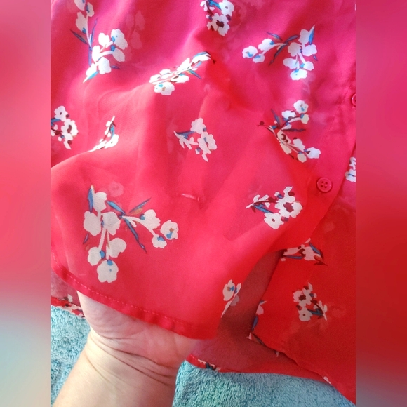 Angie transparent red/flower design short-sleeved shirt - Picture 4 of 5